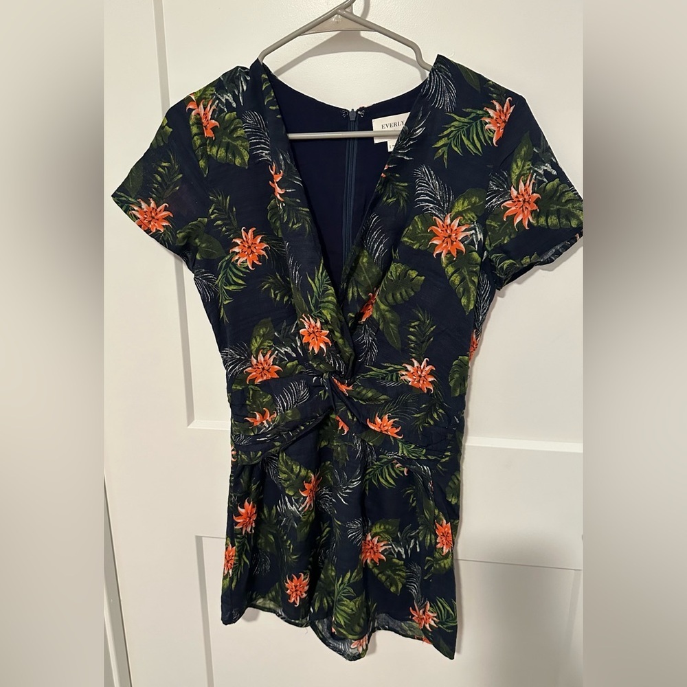 Everly Tropical Floral Romper - Picture 12 of 15